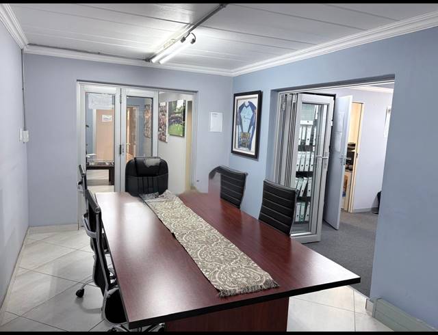 731M² OFFICE FOR SALE IN HALFWAY HOUSE